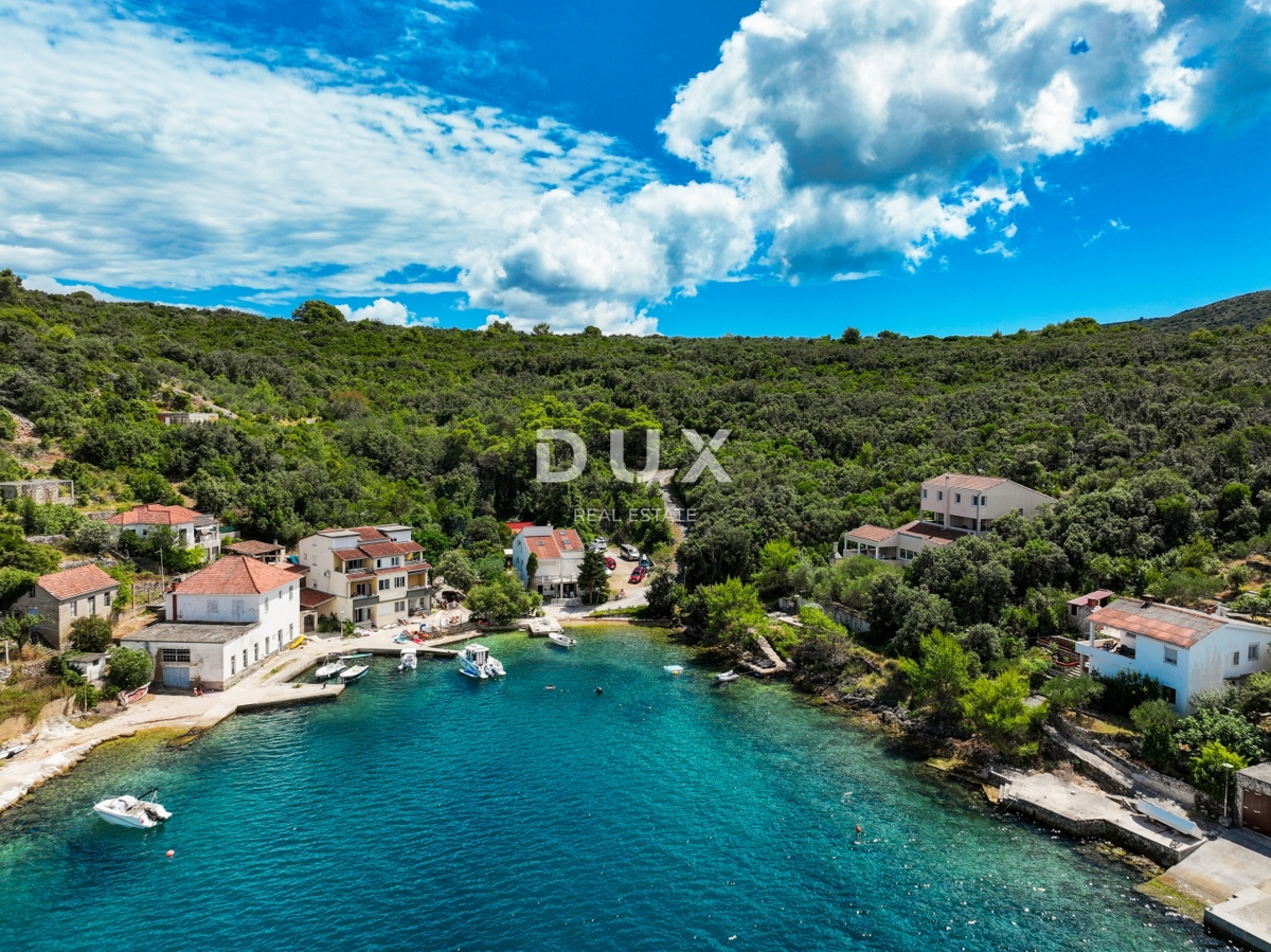 DUGI OTOK - gradbeno zemljišče prva vrsta do morja