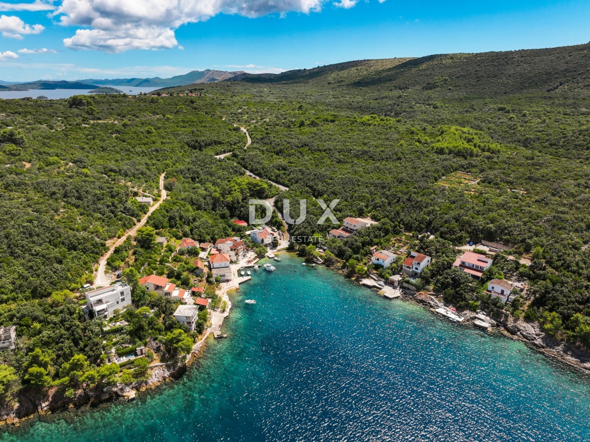DUGI OTOK - gradbeno zemljišče prva vrsta do morja