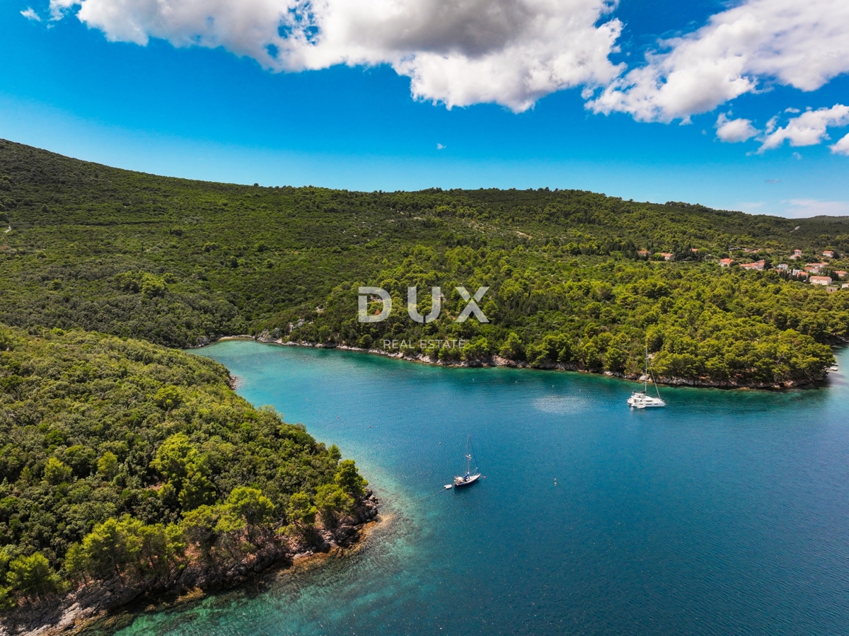 DUGI OTOK - gradbeno zemljišče prva vrsta do morja