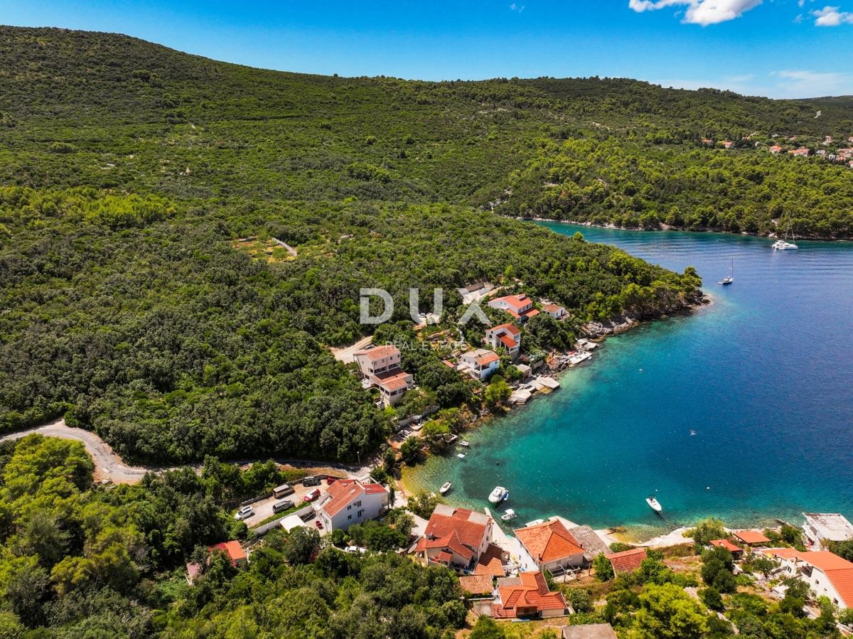 DUGI OTOK - gradbeno zemljišče prva vrsta do morja