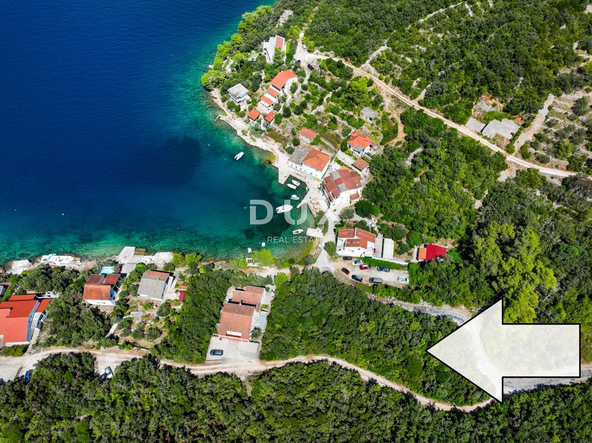 DUGI OTOK - gradbeno zemljišče prva vrsta do morja
