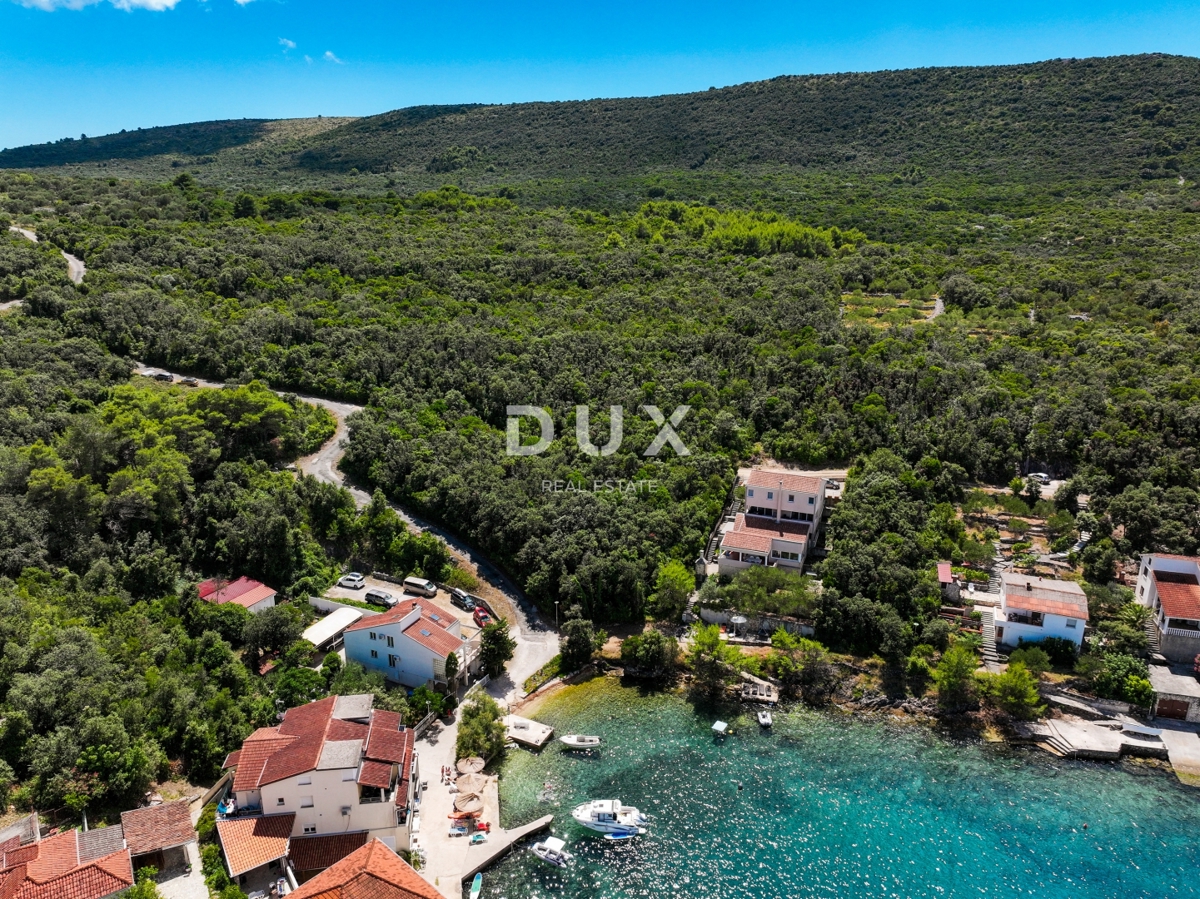 DUGI OTOK - gradbeno zemljišče prva vrsta do morja