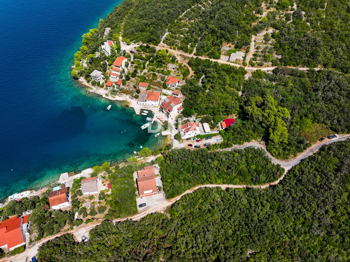 DUGI OTOK - gradbeno zemljišče prva vrsta do morja