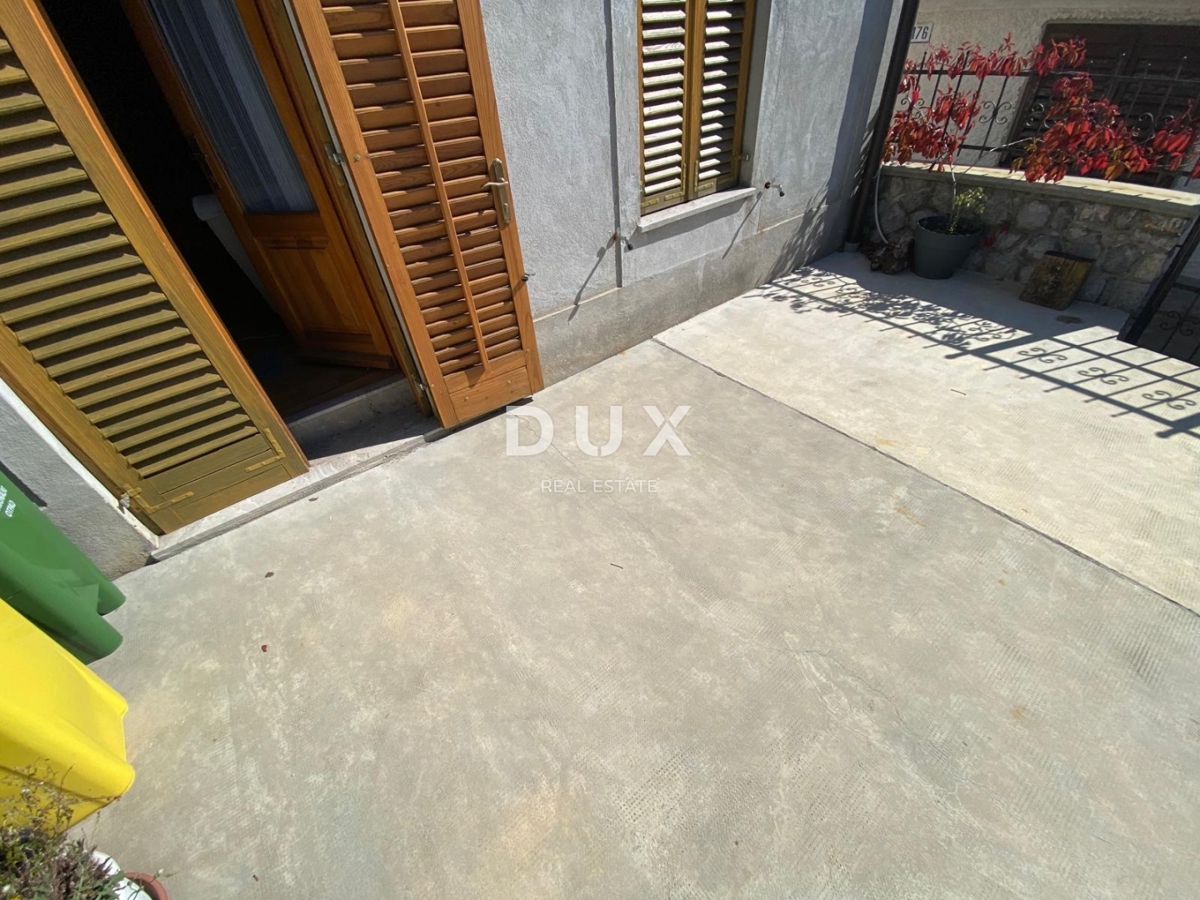 BAKAR, KRASICA - samostojna hiša z dvoriščem na odlični lokaciji! PRILOŽNOST!