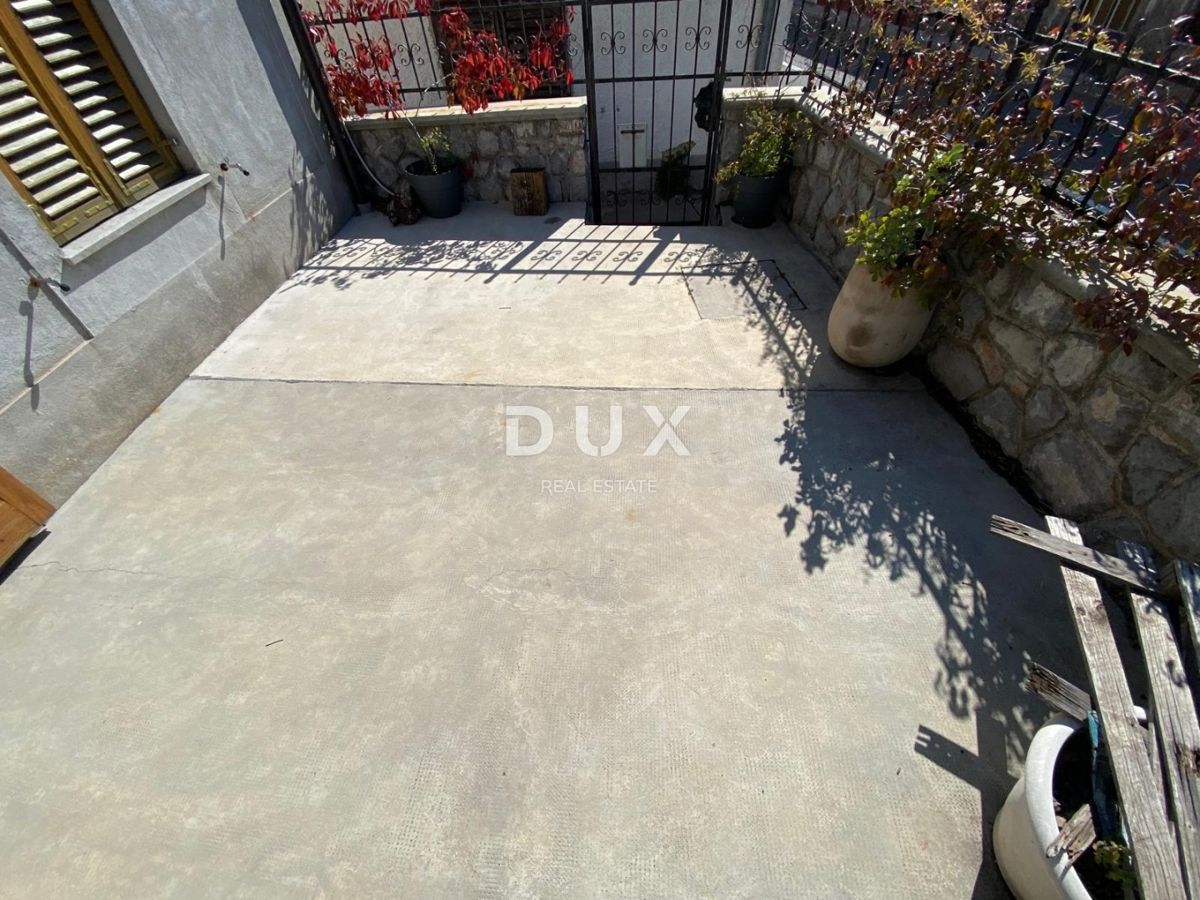 BAKAR, KRASICA - samostojna hiša z dvoriščem na odlični lokaciji! PRILOŽNOST!