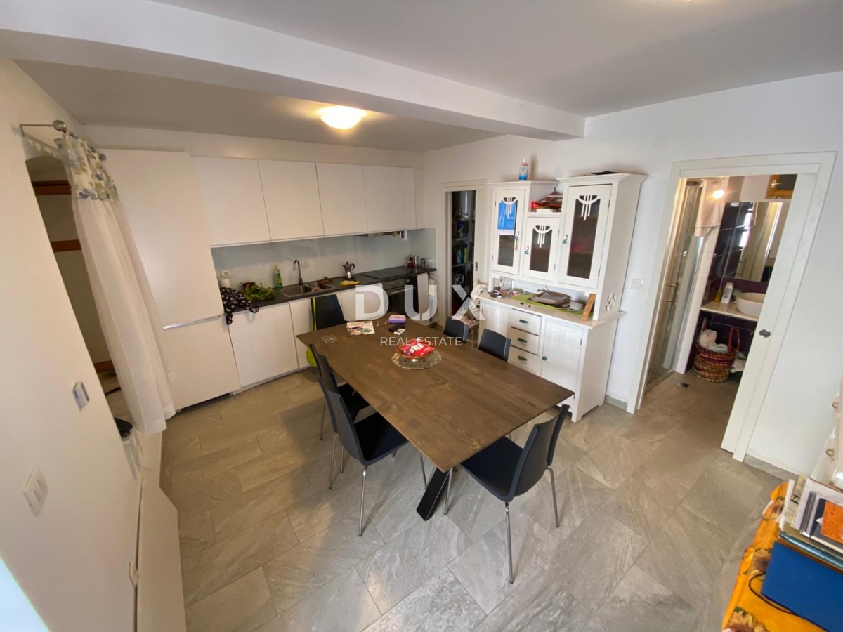 BAKAR, KRASICA - samostojna hiša z dvoriščem na odlični lokaciji! PRILOŽNOST!