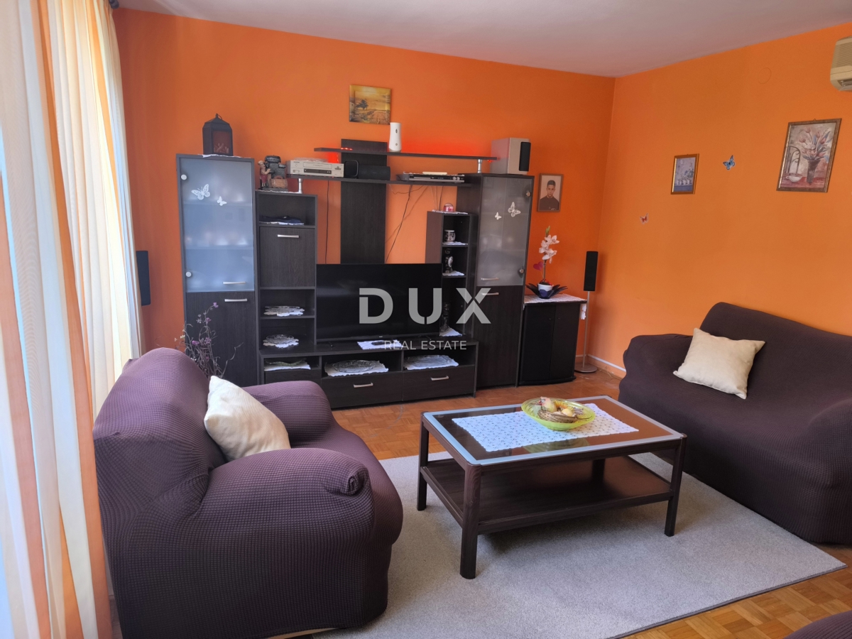 ISTRA, PULA - Stanovanje s 3 spalnicami in dnevno sobo v centru mesta s parkirnim mestom 83 m2