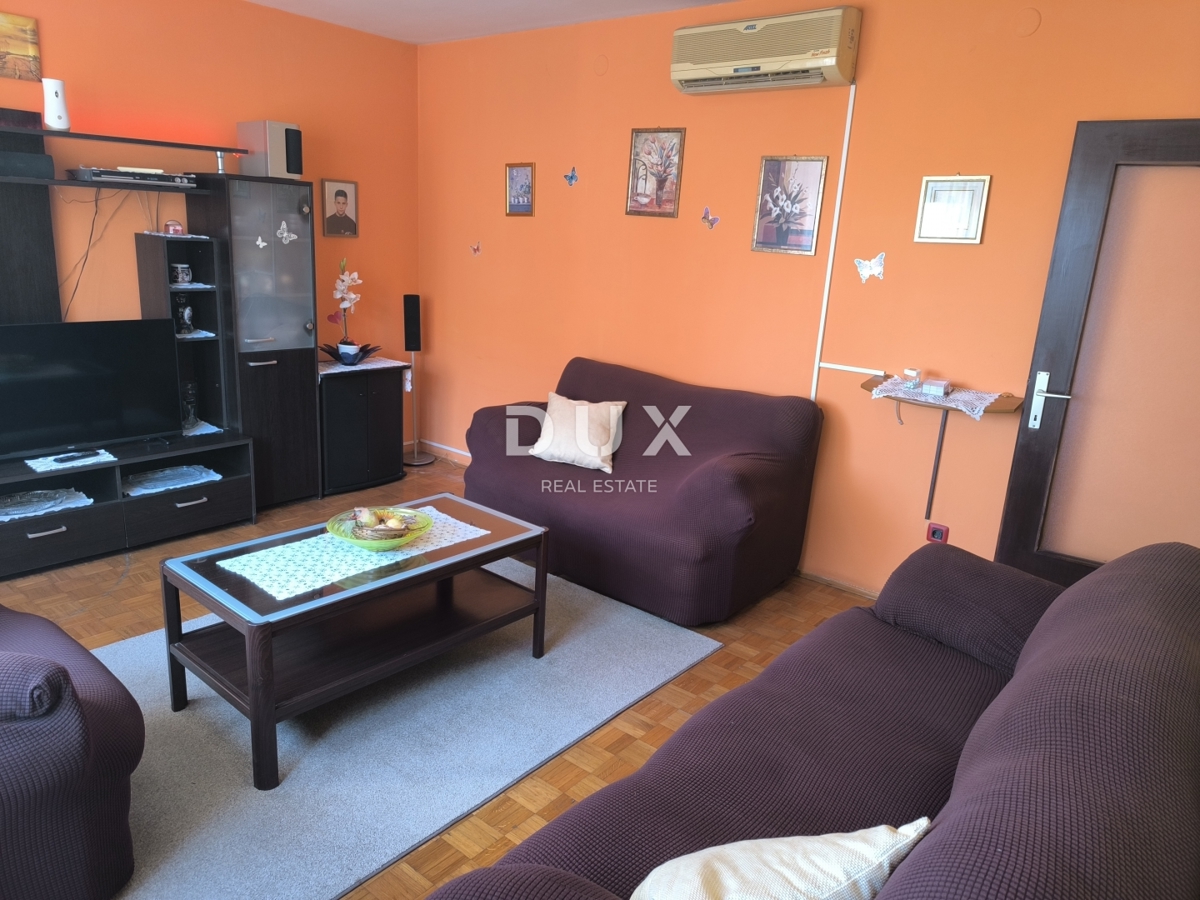 ISTRA, PULA - Stanovanje s 3 spalnicami in dnevno sobo v centru mesta s parkirnim mestom 83 m2