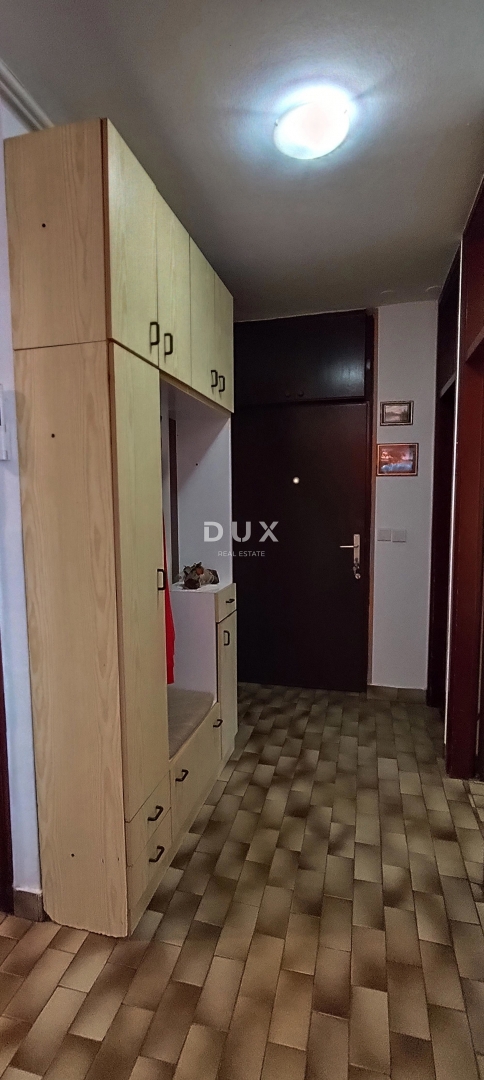 ISTRA, PULA - Stanovanje s 3 spalnicami in dnevno sobo v centru mesta s parkirnim mestom 83 m2