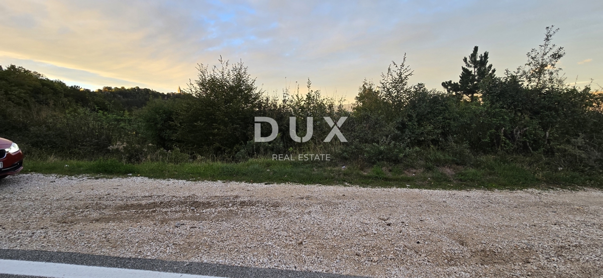 ISTRA, GRAČIŠĆE - Kmetijska zemljišča ob glavni cesti