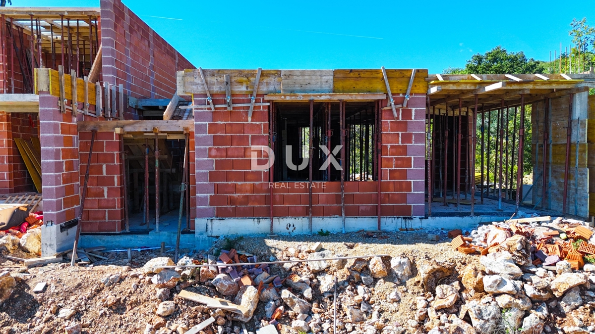 OTOK KRK, VRBNIK - Apartma v pritličju z bazenom in vrtom