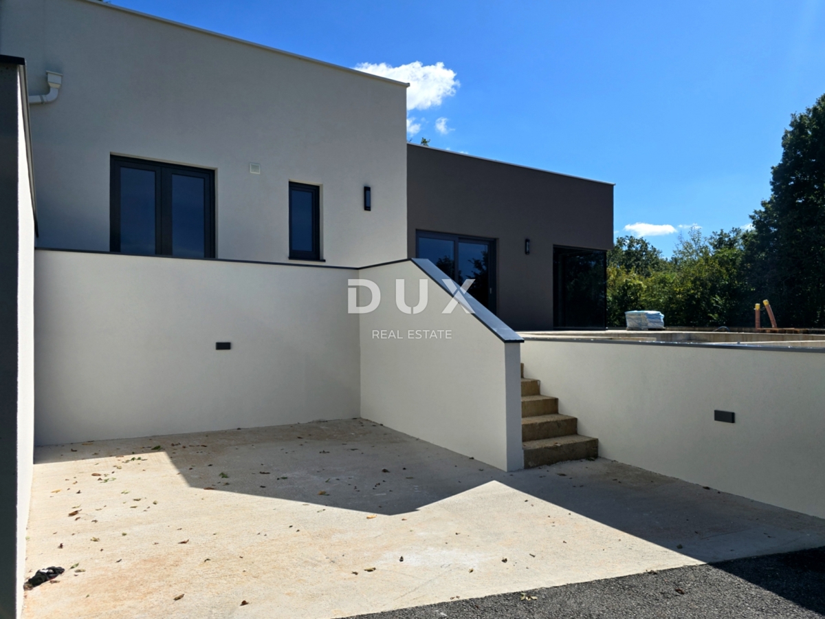 ISTRA, BARBAN - Hiša z dvema bazenoma na robu vasi