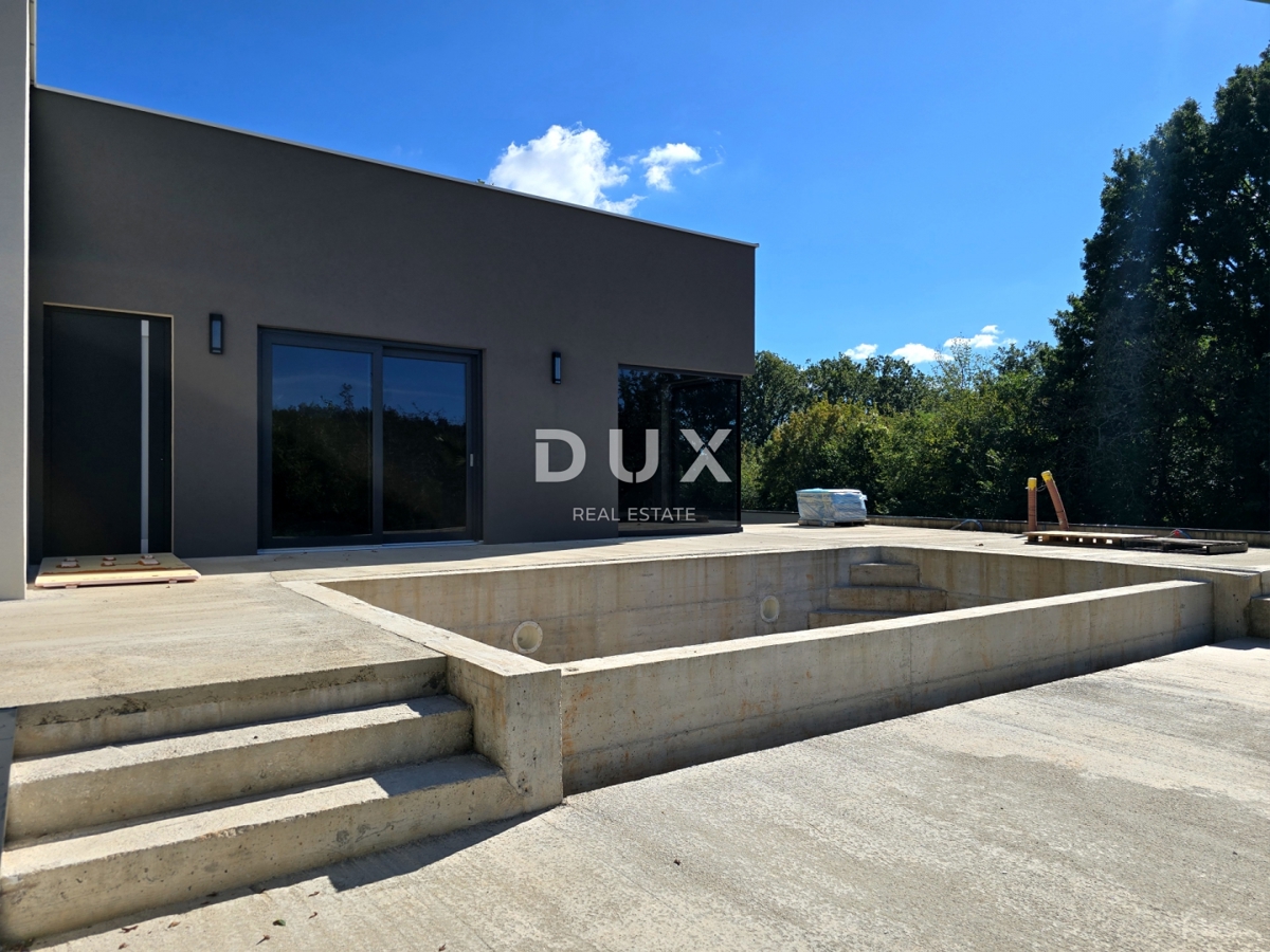 ISTRA, BARBAN - Hiša z dvema bazenoma na robu vasi