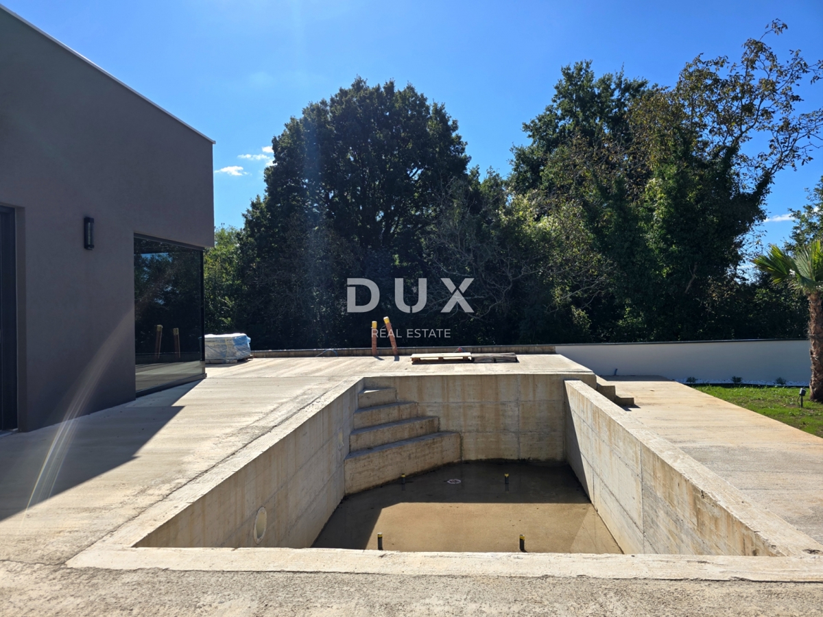 ISTRA, BARBAN - Hiša z dvema bazenoma na robu vasi