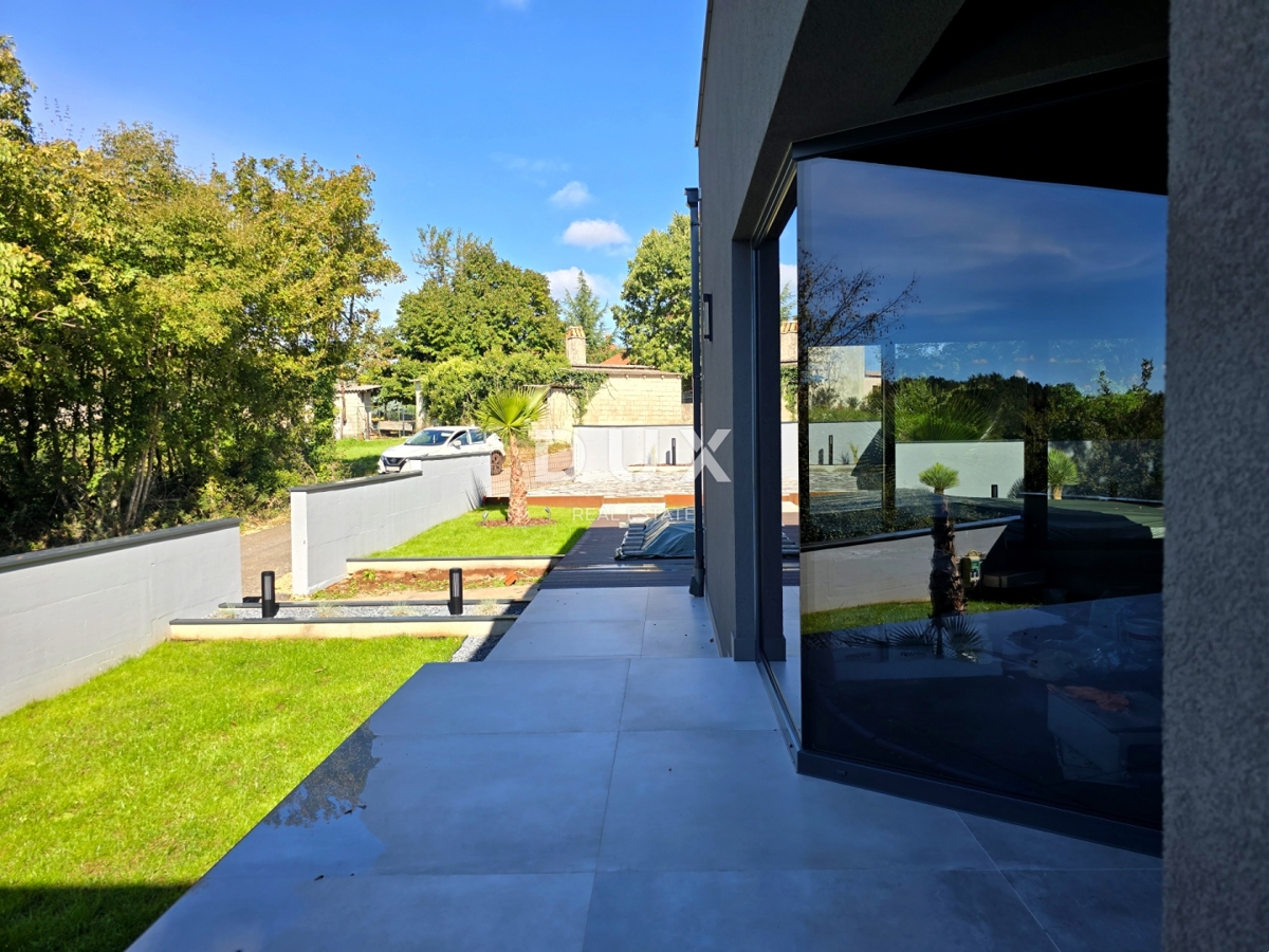 ISTRA, BARBAN - Hiša z dvema bazenoma na robu vasi