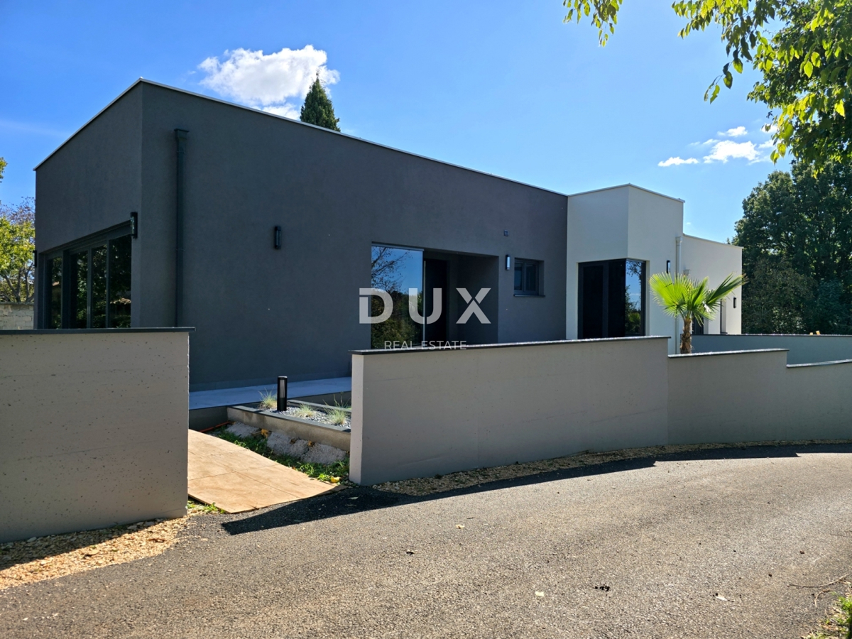 ISTRA, BARBAN - Hiša z dvema bazenoma na robu vasi