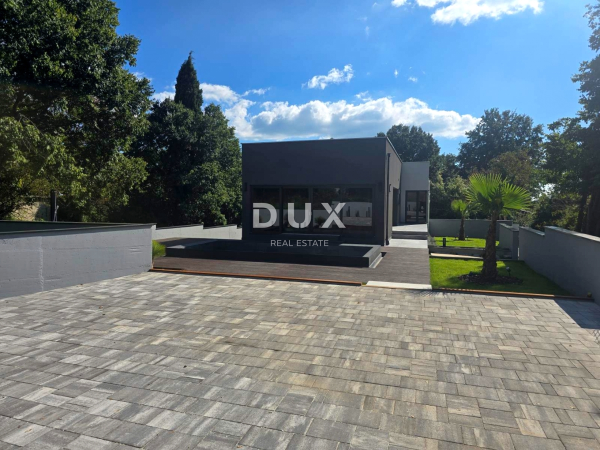 ISTRA, BARBAN - Hiša z dvema bazenoma na robu vasi