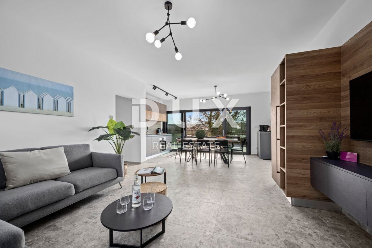 ISTRA, BANJOLE - Sodobna vila dvojček ob morju!