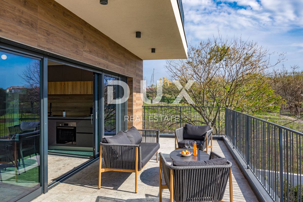 ISTRA, BANJOLE - Sodobna vila dvojček ob morju!