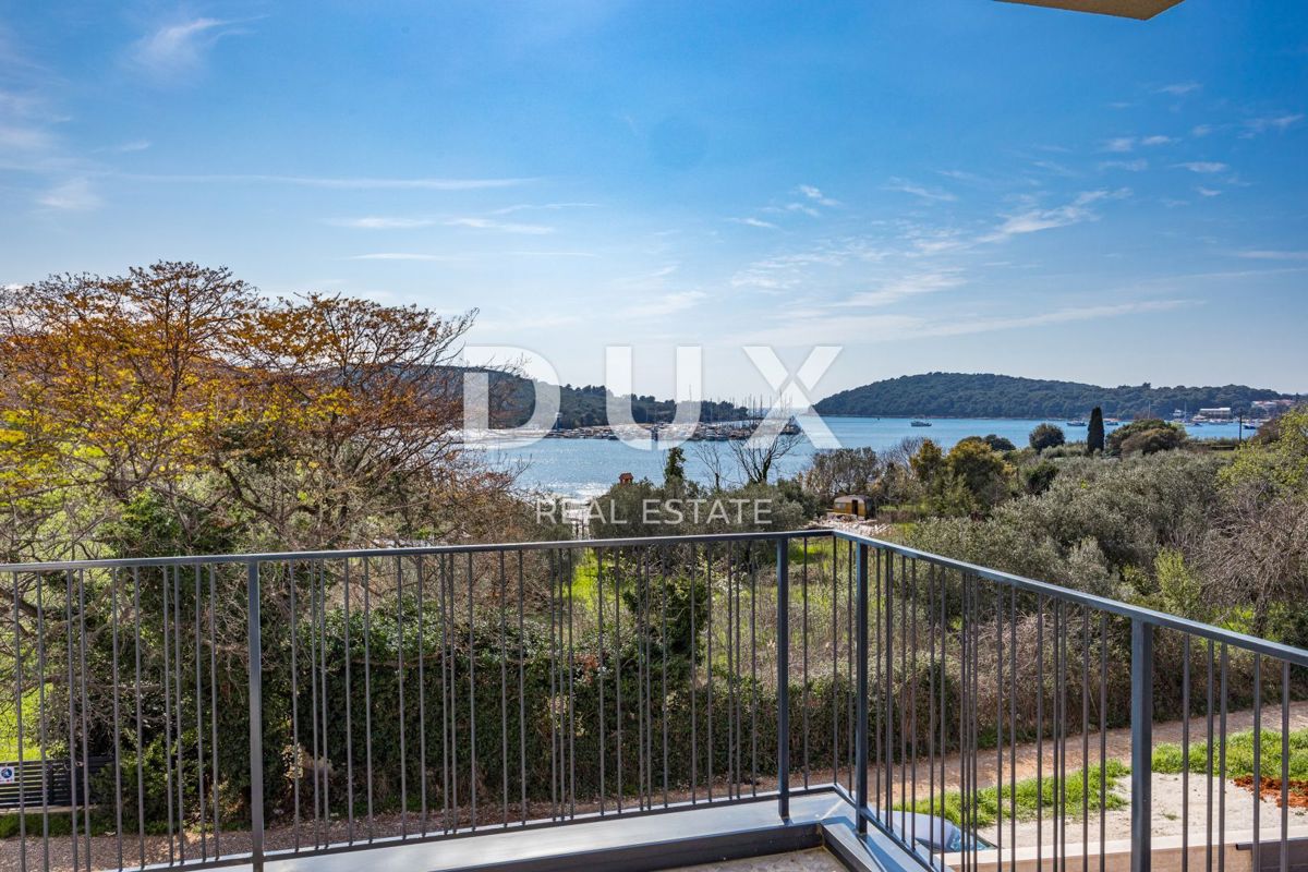 ISTRA, BANJOLE - Sodobna vila dvojček ob morju!