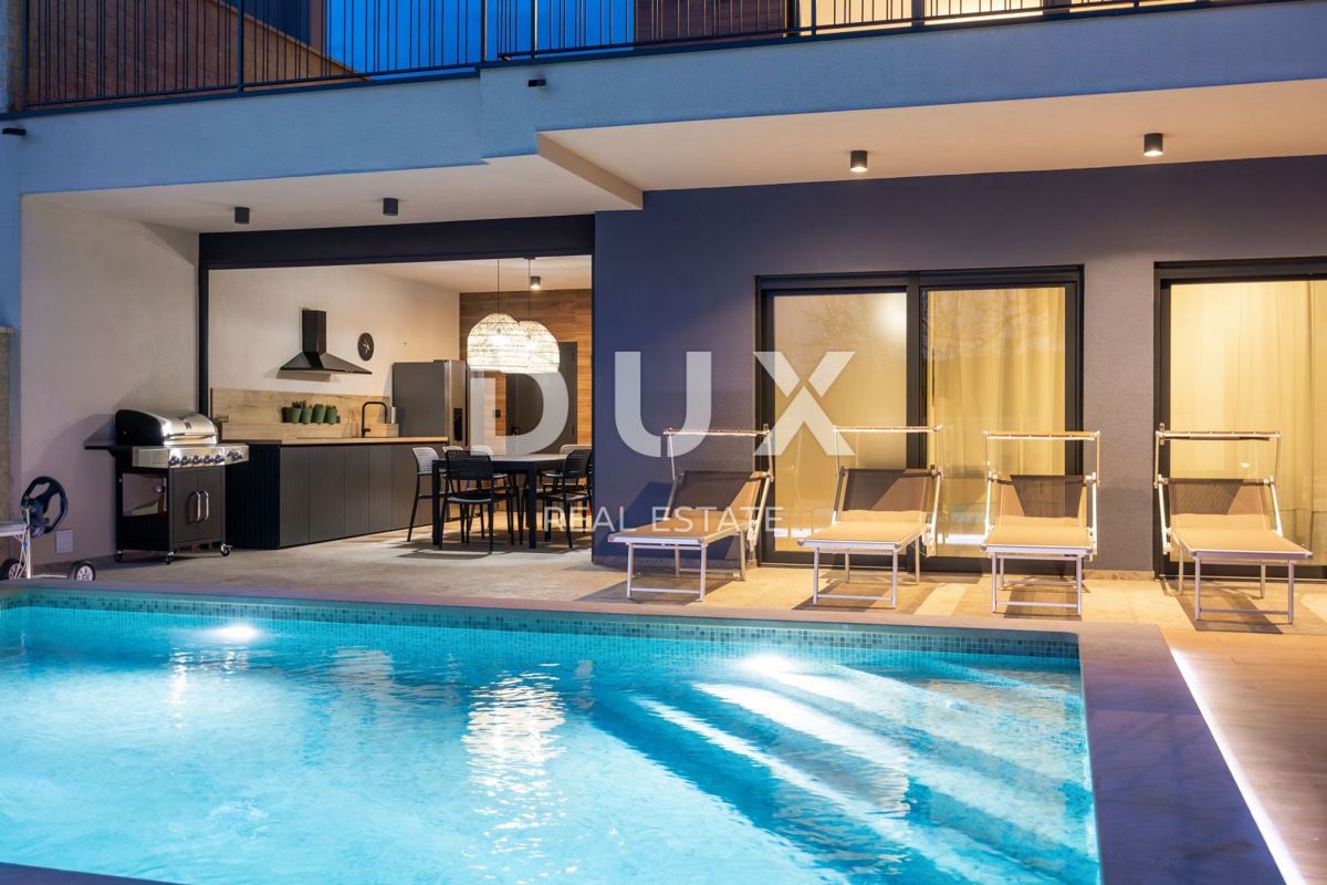 ISTRA, BANJOLE - Sodobna vila dvojček ob morju!