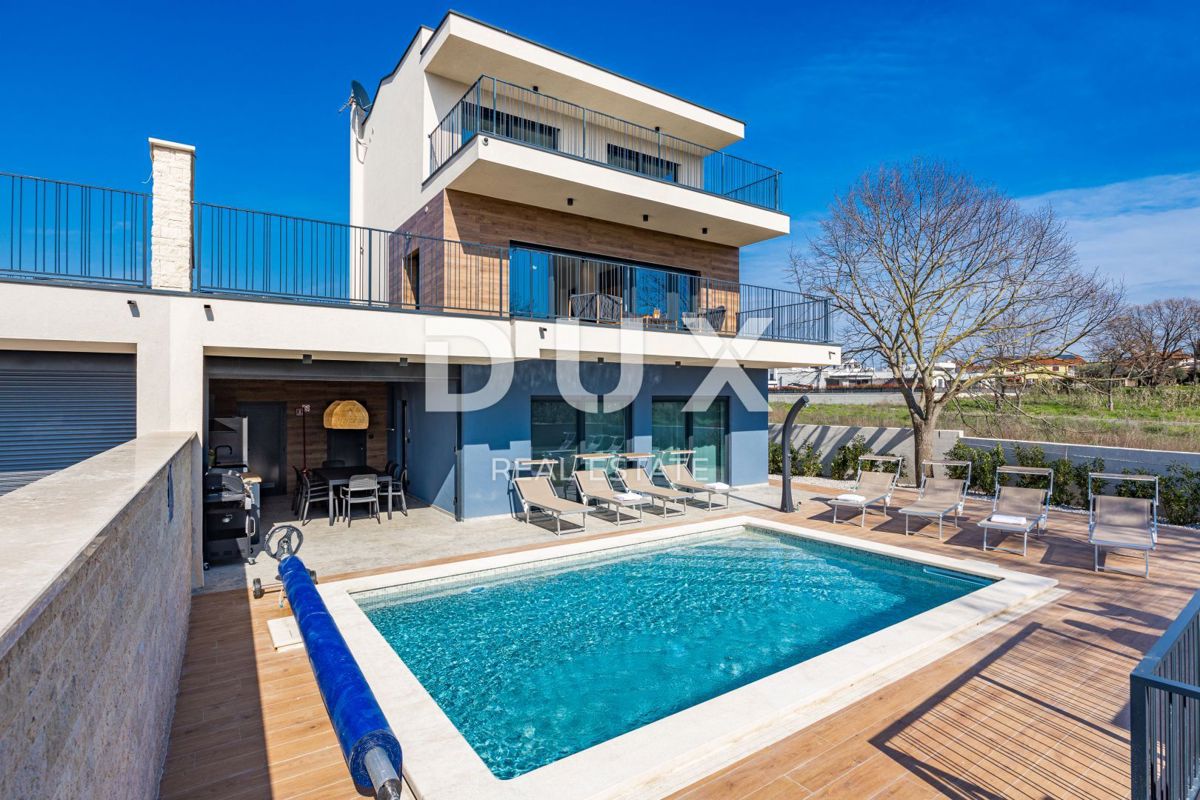 ISTRA, BANJOLE - Sodobna vila dvojček ob morju!