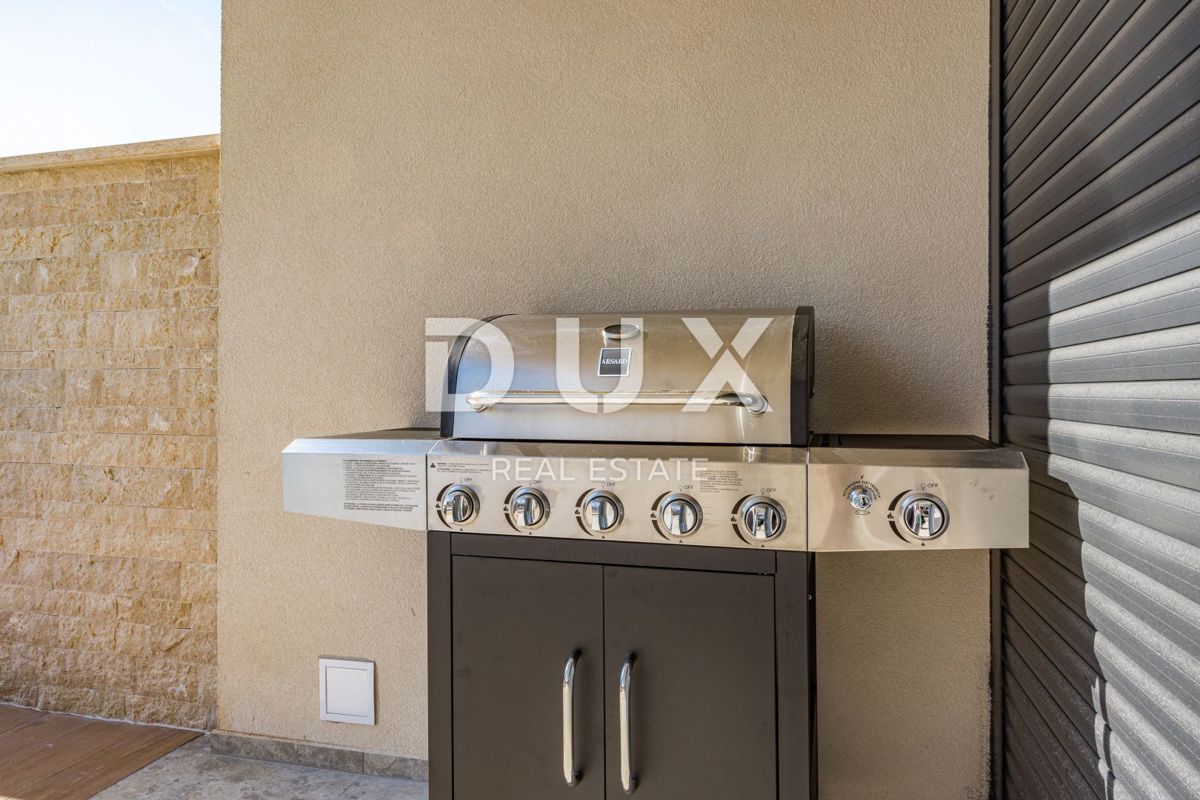 ISTRA, BANJOLE - Sodobna vila dvojček ob morju!