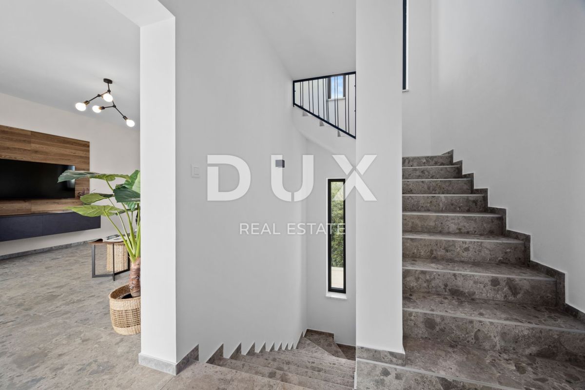 ISTRA, BANJOLE - Sodobna vila dvojček ob morju!