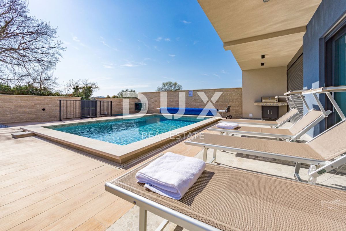 ISTRA, BANJOLE - Sodobna vila dvojček ob morju!