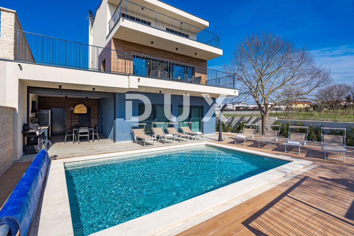 ISTRA, BANJOLE - Sodobna vila dvojček ob morju!