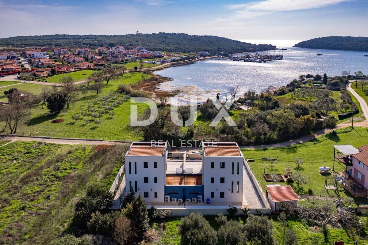 ISTRA, BANJOLE - Sodobna vila dvojček ob morju!