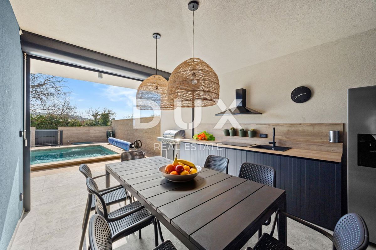 ISTRA, BANJOLE - Sodobna vila dvojček ob morju!