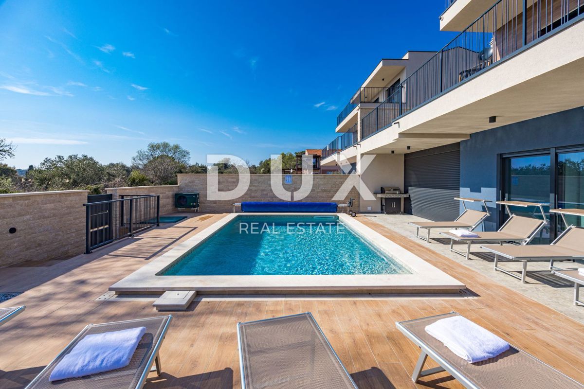 ISTRA, BANJOLE - Sodobna vila dvojček ob morju!