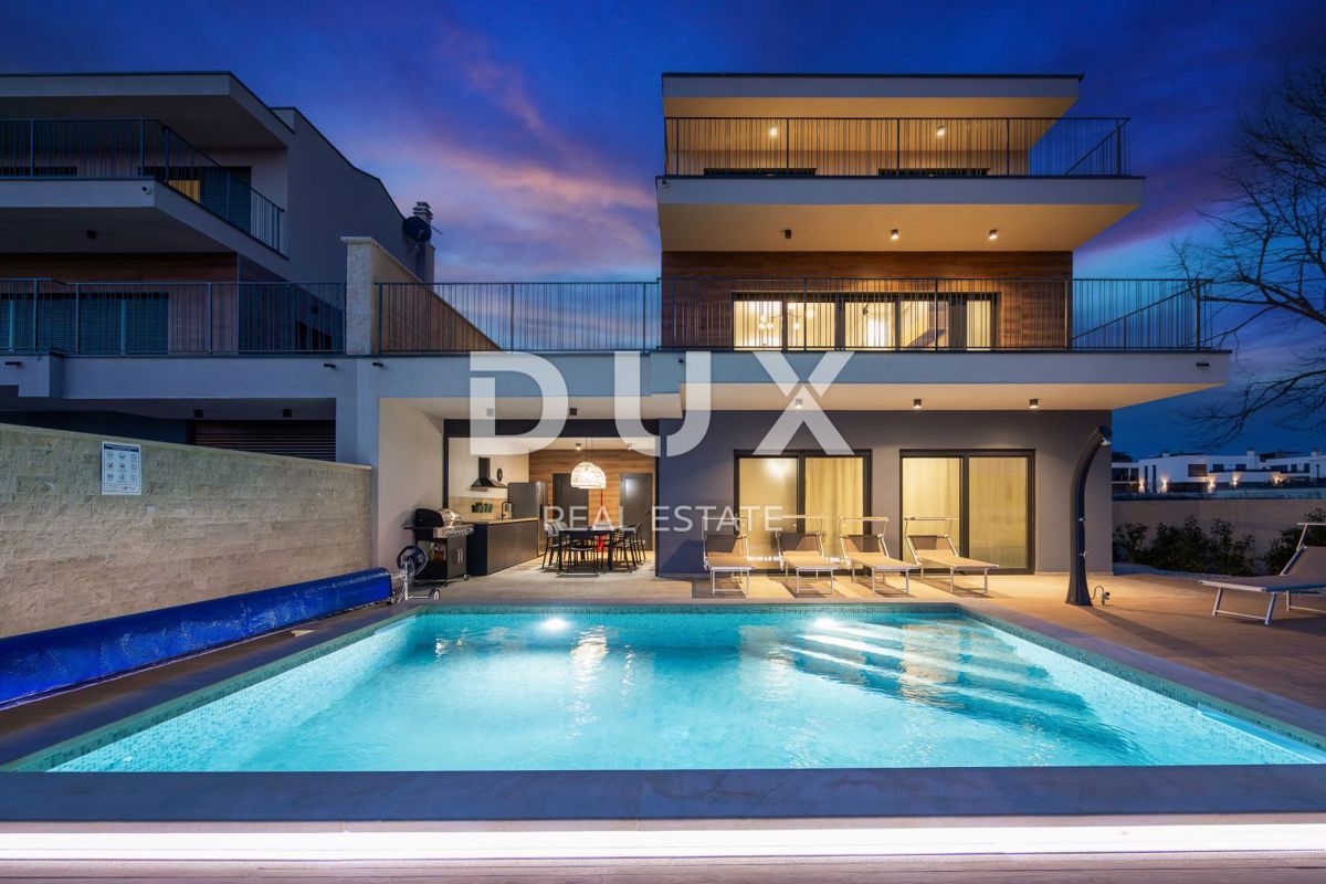 ISTRA, BANJOLE - Sodobna vila dvojček ob morju!