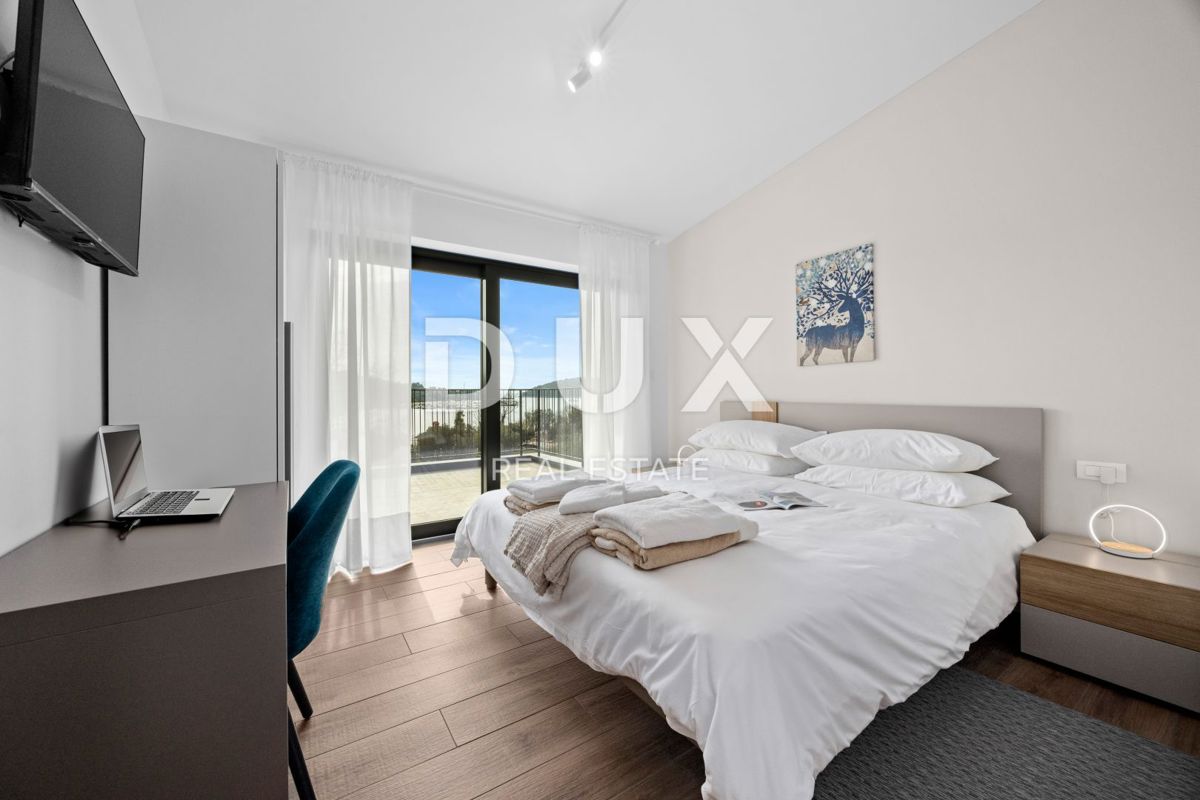 ISTRA, BANJOLE - Sodobna vila dvojček ob morju!