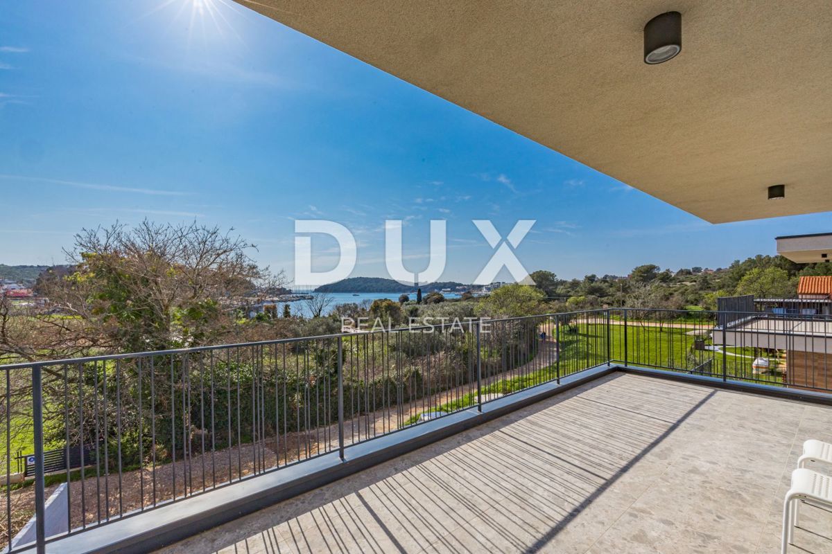 ISTRA, BANJOLE - Sodobna vila dvojček ob morju!