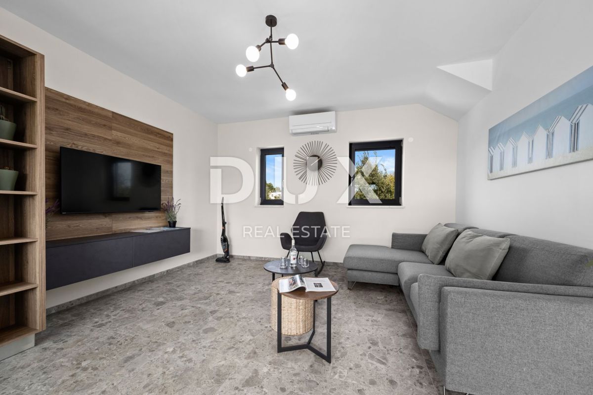 ISTRA, BANJOLE - Sodobna vila dvojček ob morju!