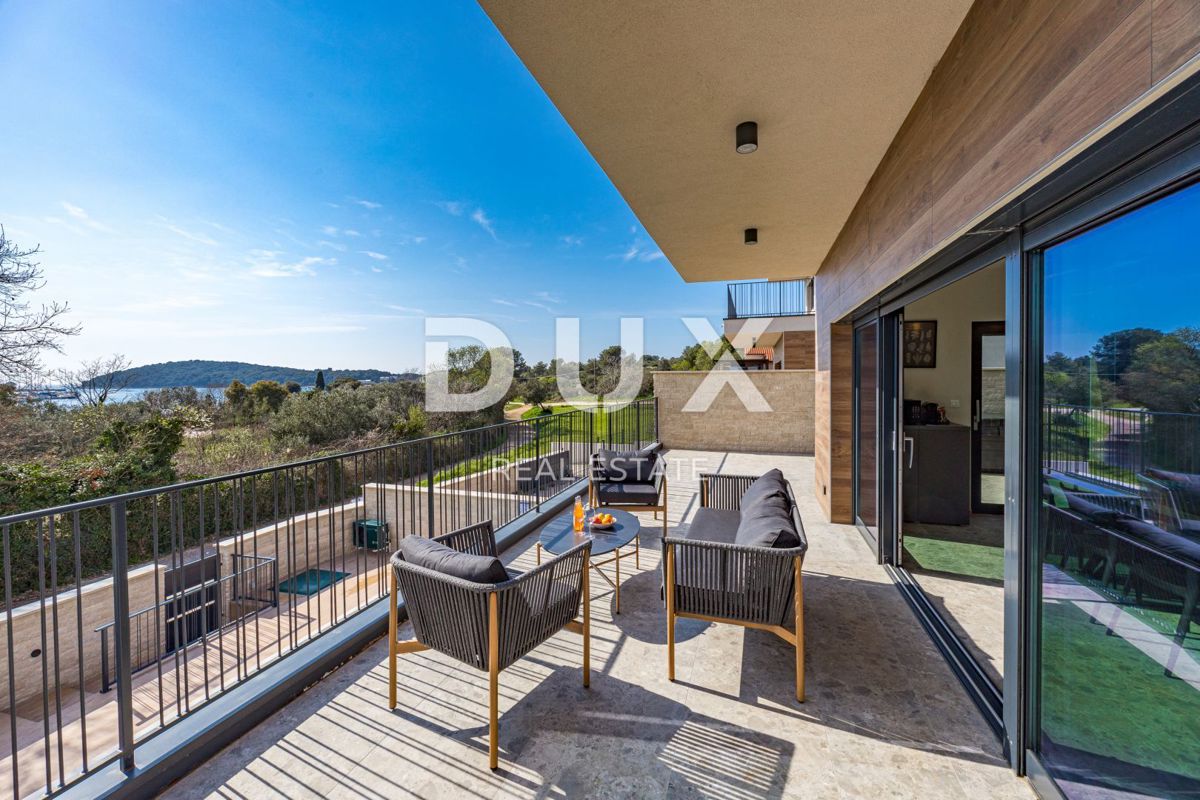 ISTRA, BANJOLE - Sodobna vila dvojček ob morju!