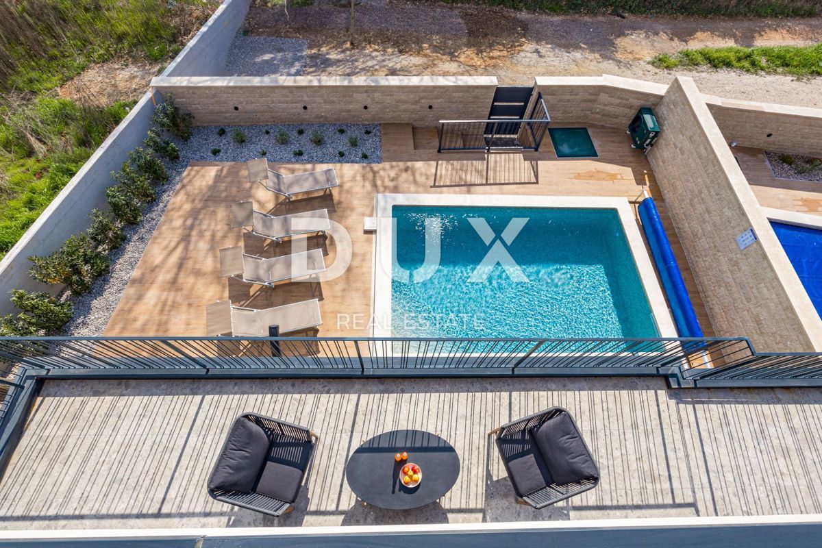 ISTRA, BANJOLE - Sodobna vila dvojček ob morju!