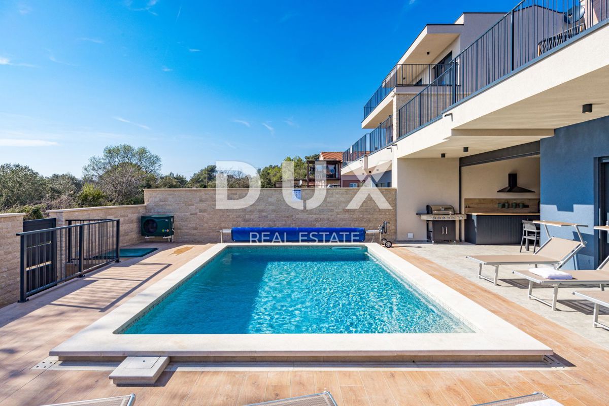 ISTRA, BANJOLE - Sodobna vila dvojček ob morju!