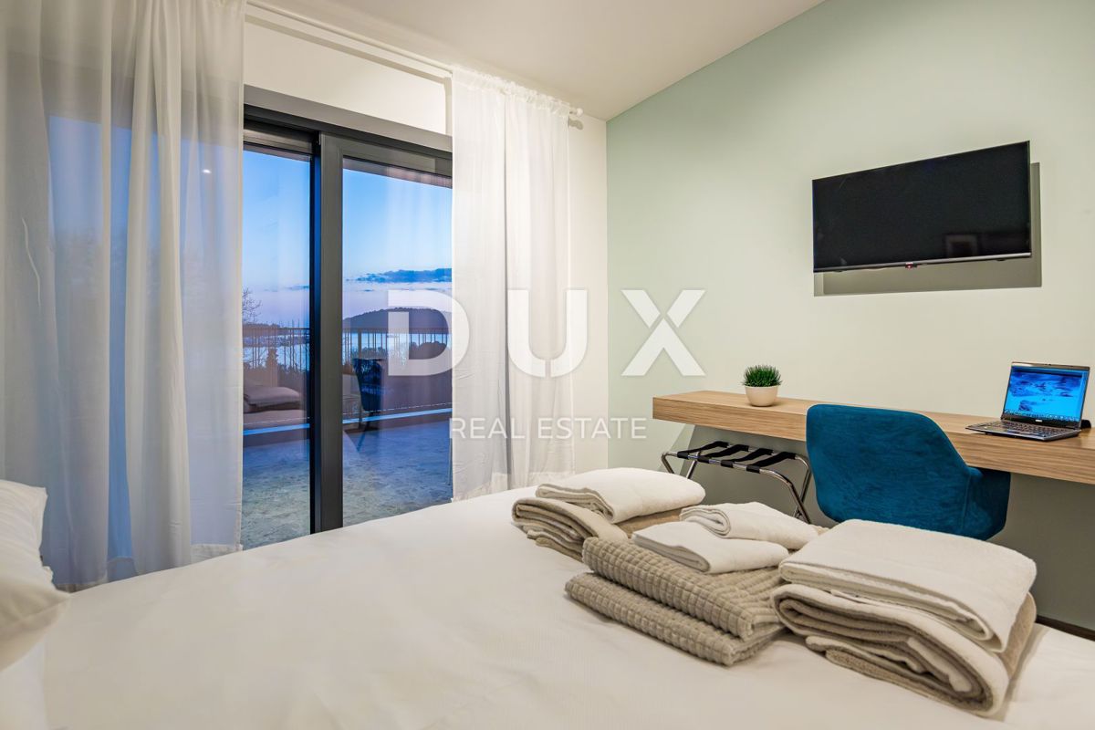 ISTRA, BANJOLE - Sodobna vila dvojček ob morju!