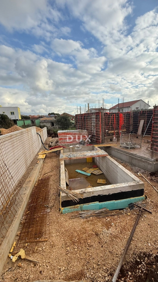 ZADAR, PAKOŠTANE - Novozgrajeno stanovanje z vrtom in bazenom!