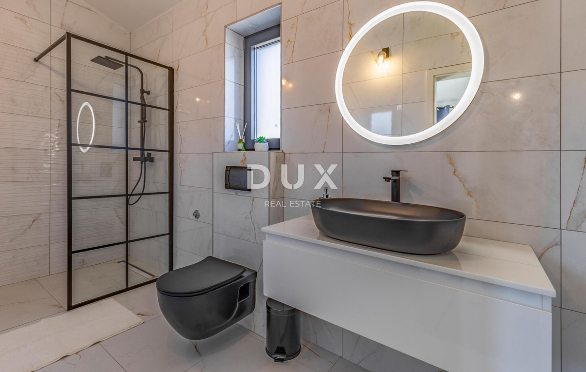 ISTRA, MARČANA - Hiša z bazenom na robu vasi