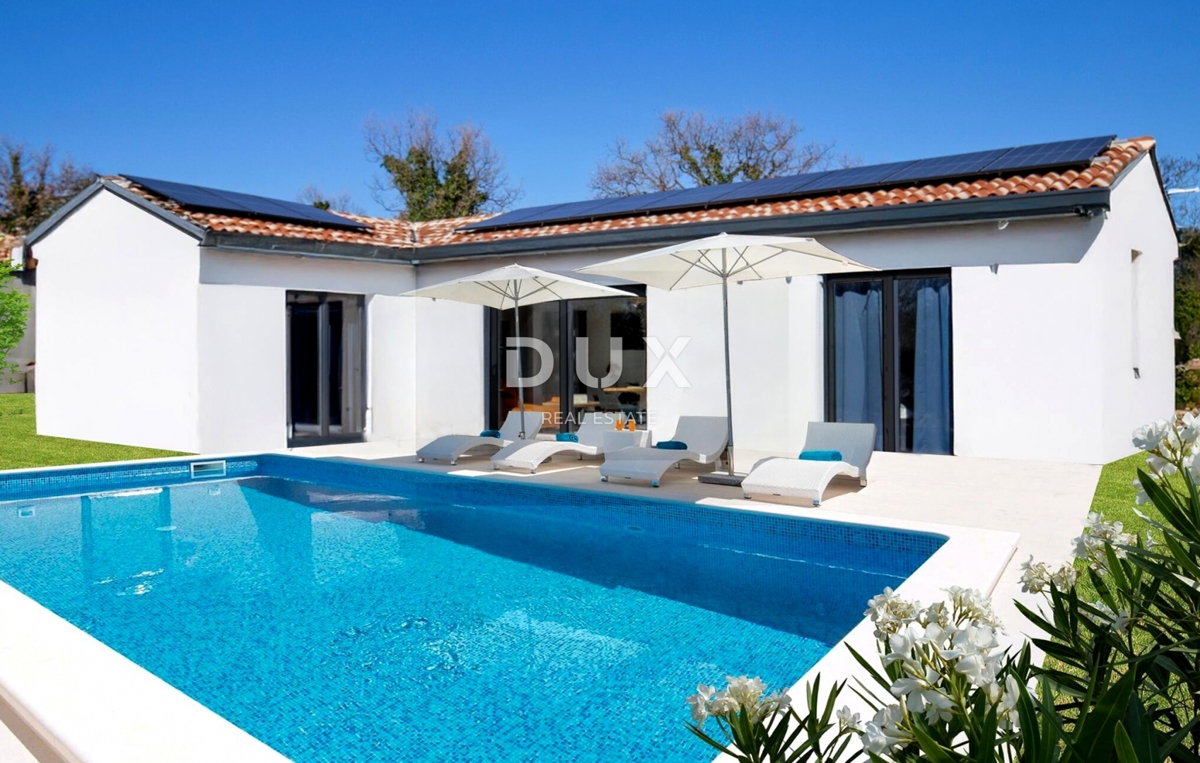 ISTRA, MARČANA - Hiša z bazenom na robu vasi