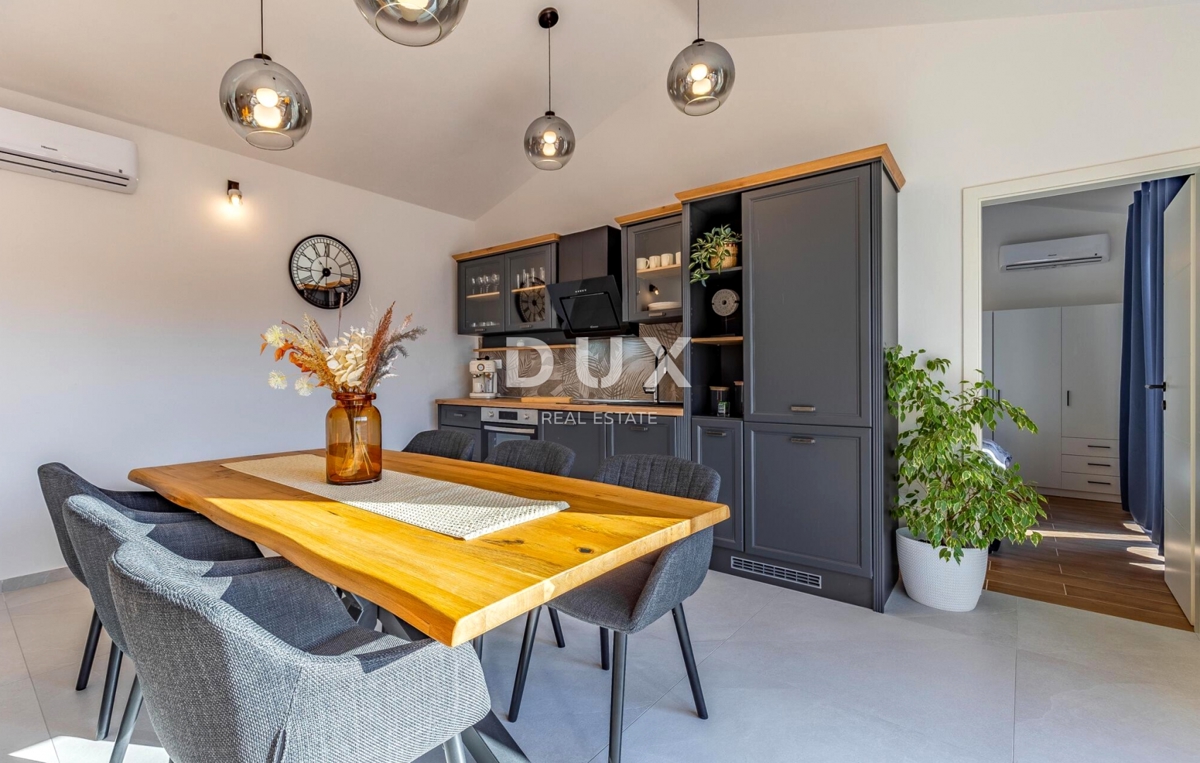 ISTRA, MARČANA - Hiša z bazenom na robu vasi