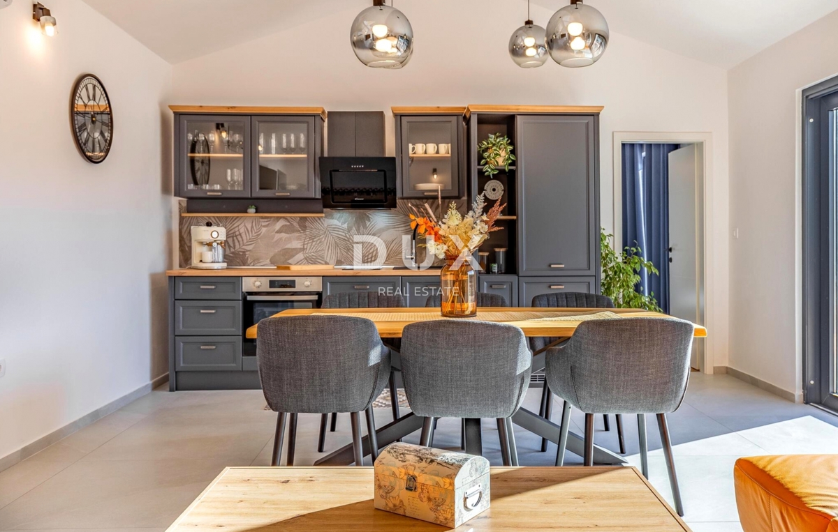 ISTRA, MARČANA - Hiša z bazenom na robu vasi