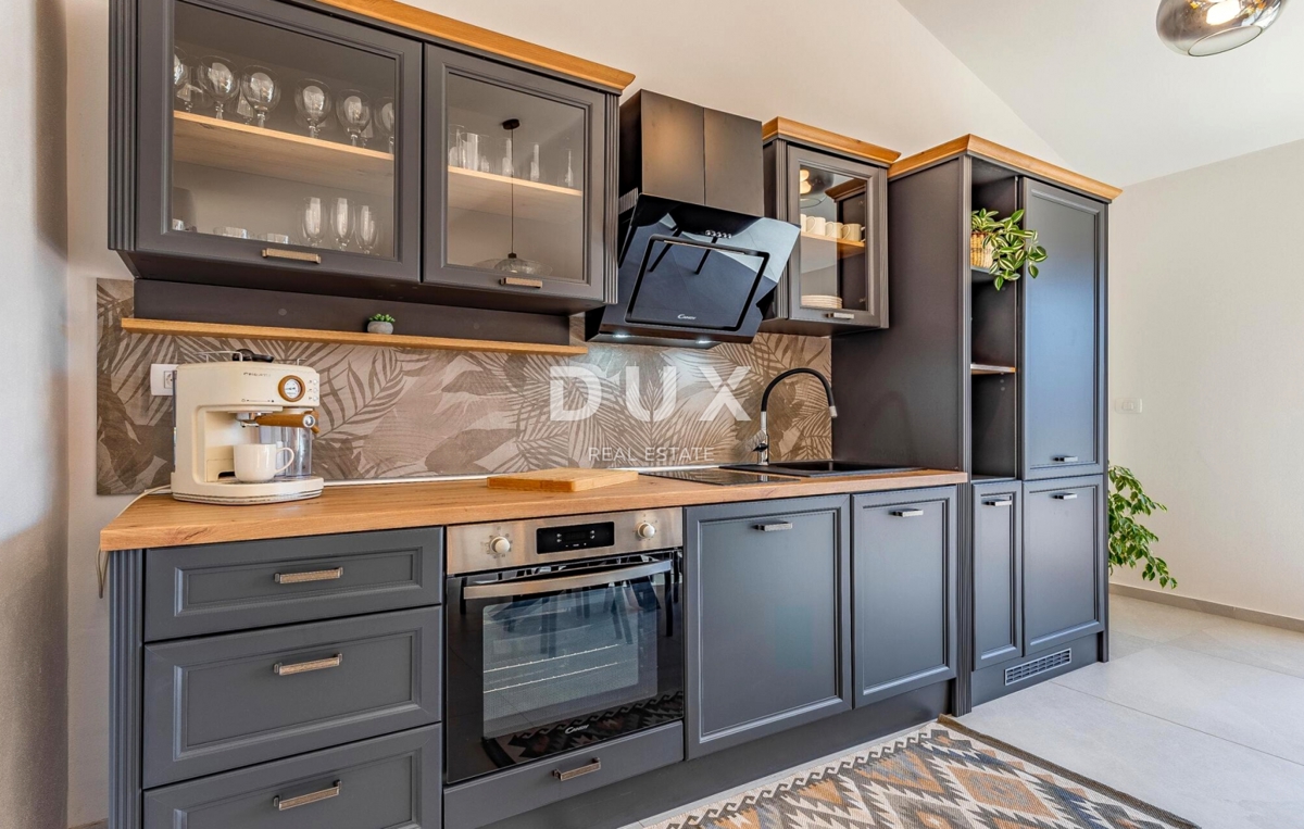 ISTRA, MARČANA - Hiša z bazenom na robu vasi