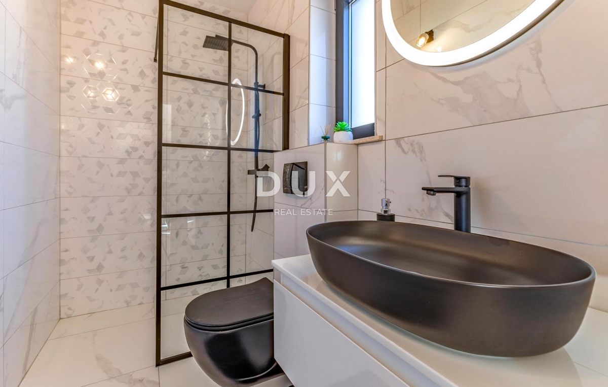 ISTRA, MARČANA - Hiša z bazenom na robu vasi