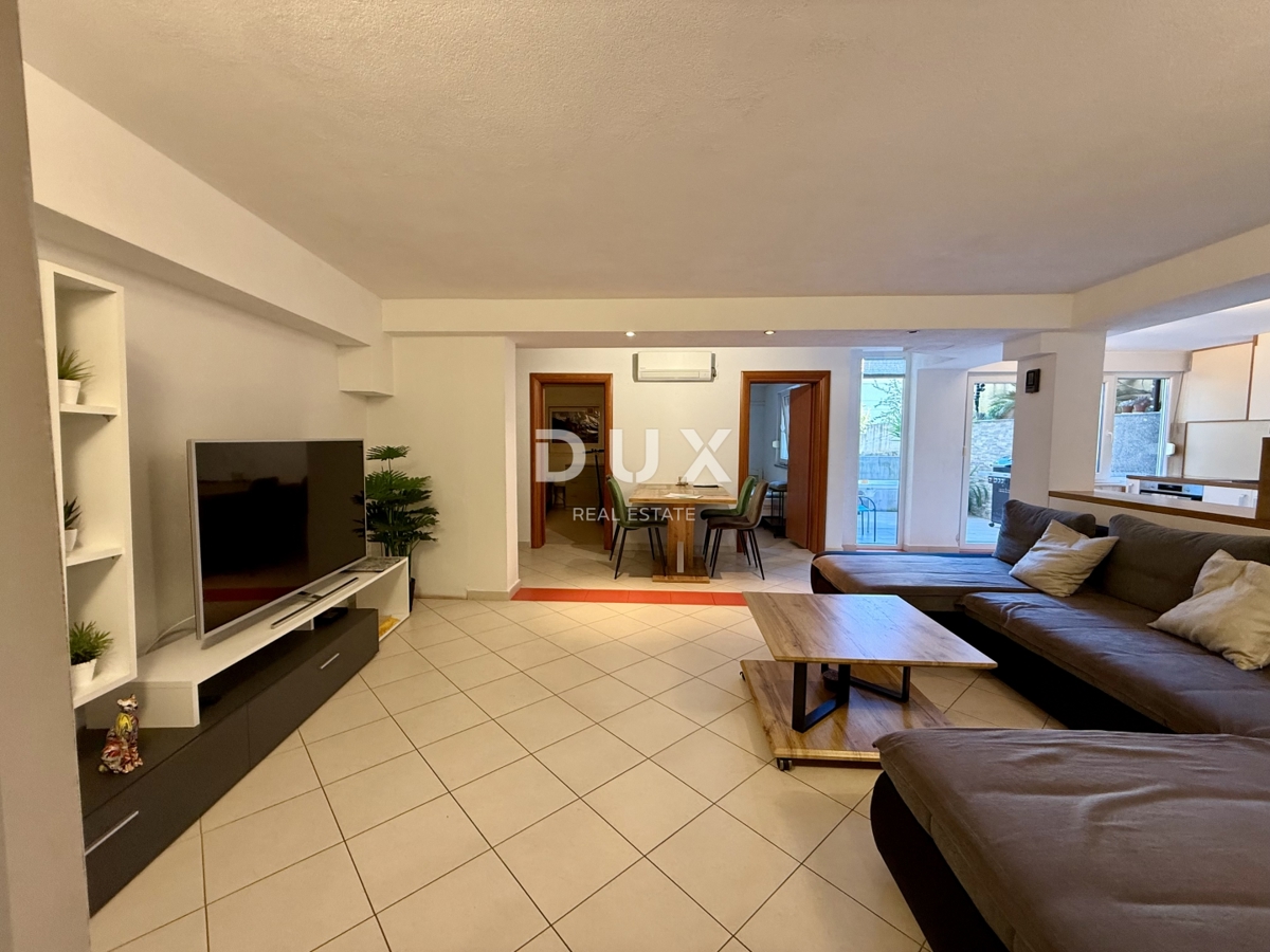 CRIKVENICA, JADRANOVO - 3 SPALNICE + DNEVNA SOBA, 86 m2, TERASA, blizu morja!