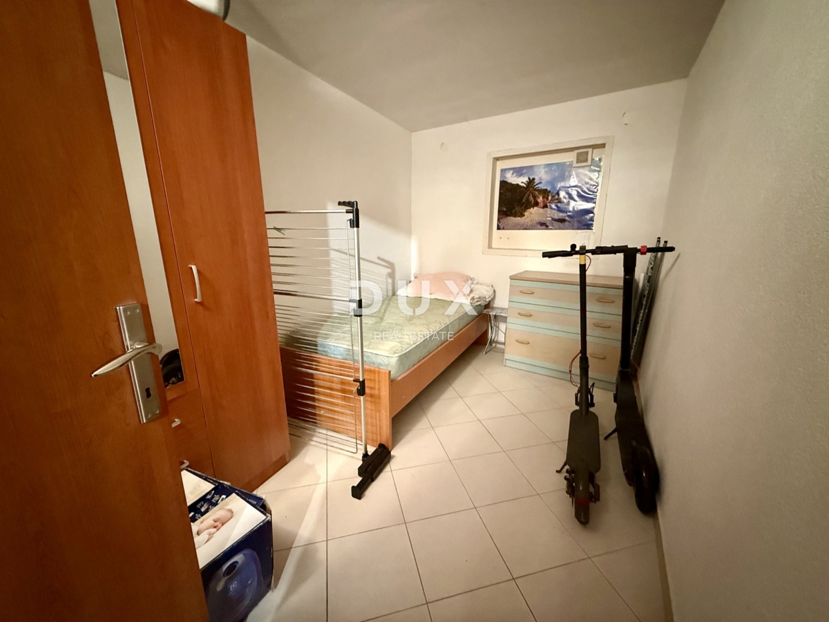 CRIKVENICA, JADRANOVO - 3 SPALNICE + DNEVNA SOBA, 86 m2, TERASA, blizu morja!